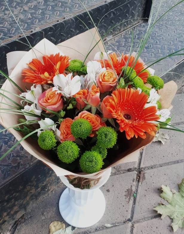 Букет цветов из: Герберы, Хризантемы, Альстромерии и Розы в Порхове