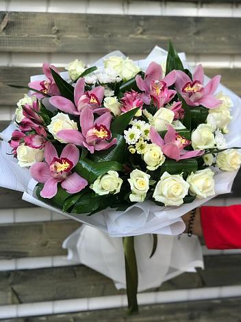 Букет цветов из: Розы и Хризантемы в Порхове