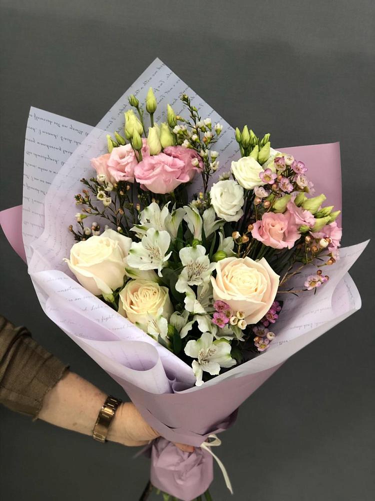 Букет цветов из: Альстромерии, Розы и Лизиантусы в Порхове