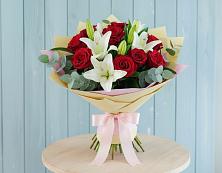 Букет цветов из:  Лилии и Розы в Порхове