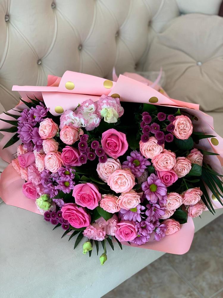 Букет цветов из: Хризантемы, Розы и Лизиантусы в Порхове