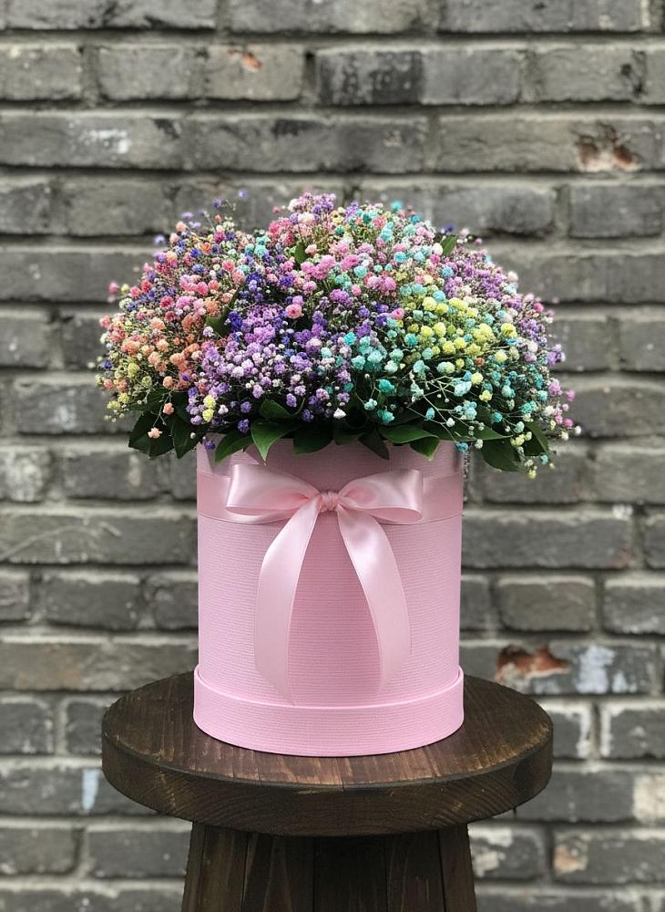 Цветочная композиция из Гипсофила и Розы в шляпной коробке в Порхове