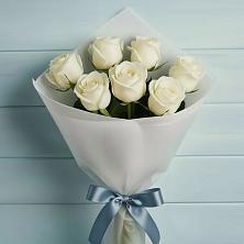 Букет 7 Белых роз Эдлесс Лав в Порхове