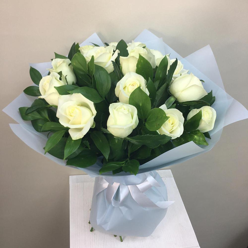 Букет 15 Белых роз Проуд в Порхове