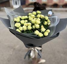 Букет Белые кустовые розы Солинеро в Порхове