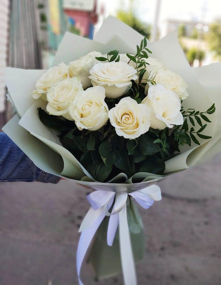 Букет Белые розы Проуд в Порхове