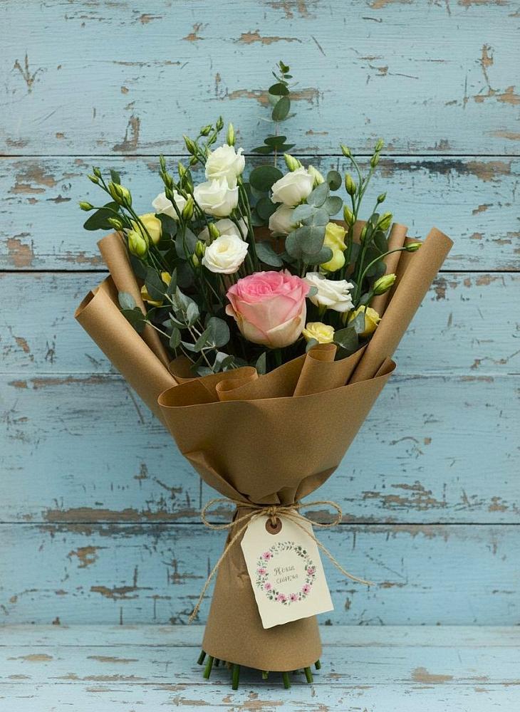 Букет цветов из: Розы и Лизиантусы в Порхове