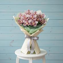 Букет цветов из:  Орхидеи и Розы в Порхове