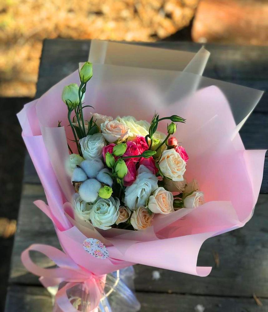 Букет цветов из: Розы и Лизиантусы в Порхове