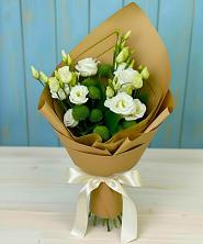 Букет цветов из:  Хризантемы и Лизиантусы в Порхове