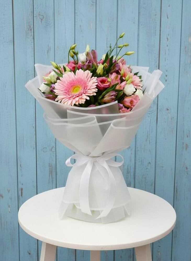 Букет цветов из: Герберы, Альстромерии и Лизиантусы в Порхове