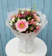 Букет цветов из:  Герберы, Альстромерии и Лизиантусы в Порхове