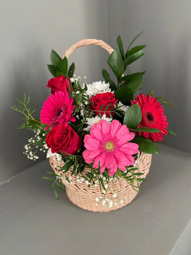 Цветочная композиция из Розы, Хризантемы и Герберы в корзине в Порхове