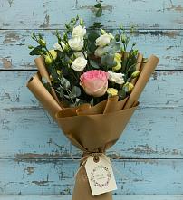 Букет цветов из:  Розы и Лизиантусы в Порхове
