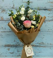 Букет цветов из:  Розы и Лизиантусы в Порхове