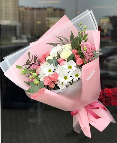 Букет цветов из: Розы, Лизиантусы и Хризантемы в Порхове