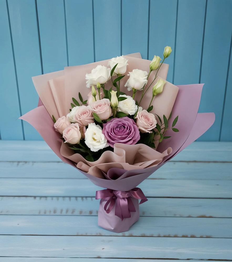 Букет цветов из: Розы и Лизиантусы в Порхове